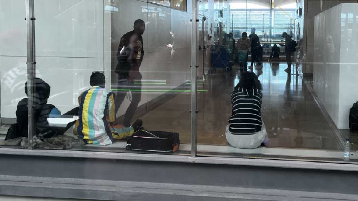 Solicitantes de asilo desbordan aeropuerto de Madrid