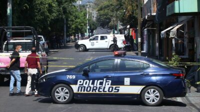 Ataque a vehículo de periodista en Morelos, hay dos lesionados