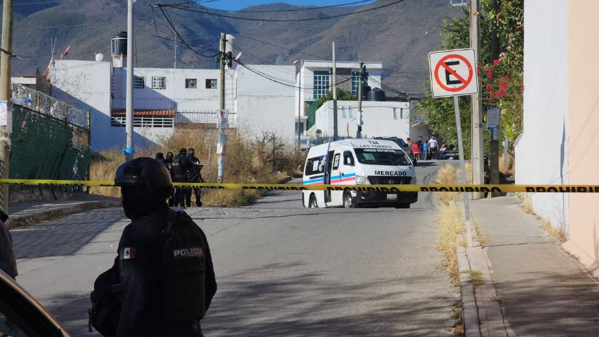 Atacan en Chilpancingo a cuatro choferes del transporte público; hay 3 muertos y un taxi quemado