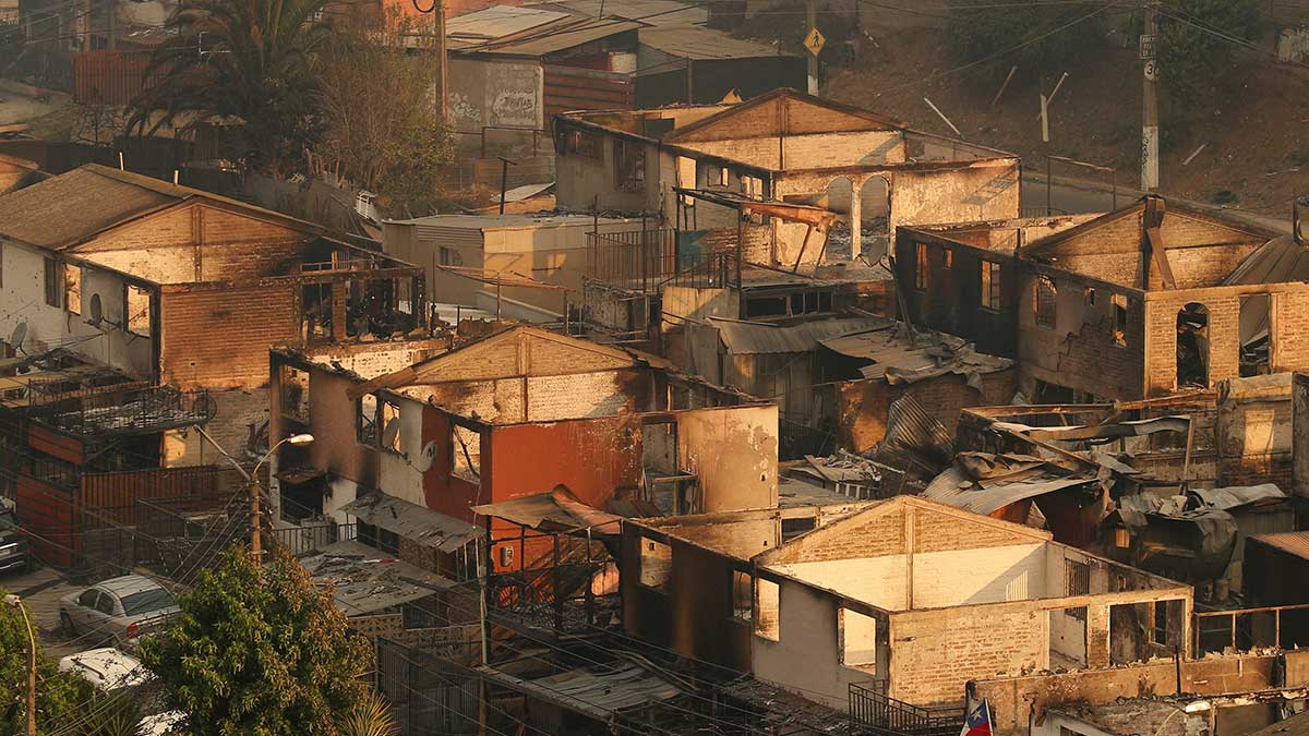 No se detiene: aumentan a 122 los muertos por los incendios forestales en Chile