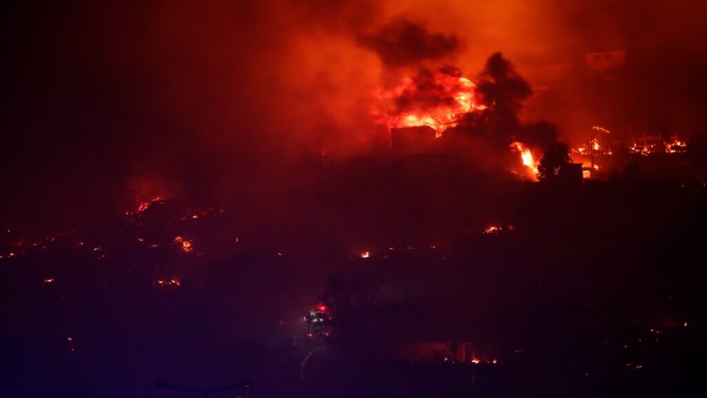 Chile: incendios forestales en centro y sur del país; declaran estado de excepción
