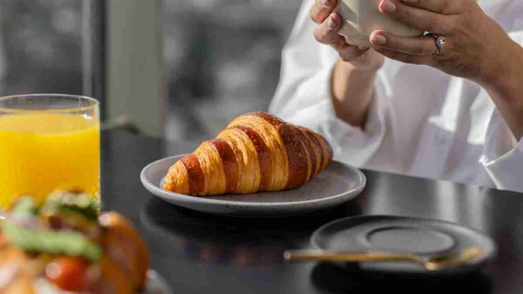 Croi-jolota: Combinación de croissant y torta de tamal o guajolota