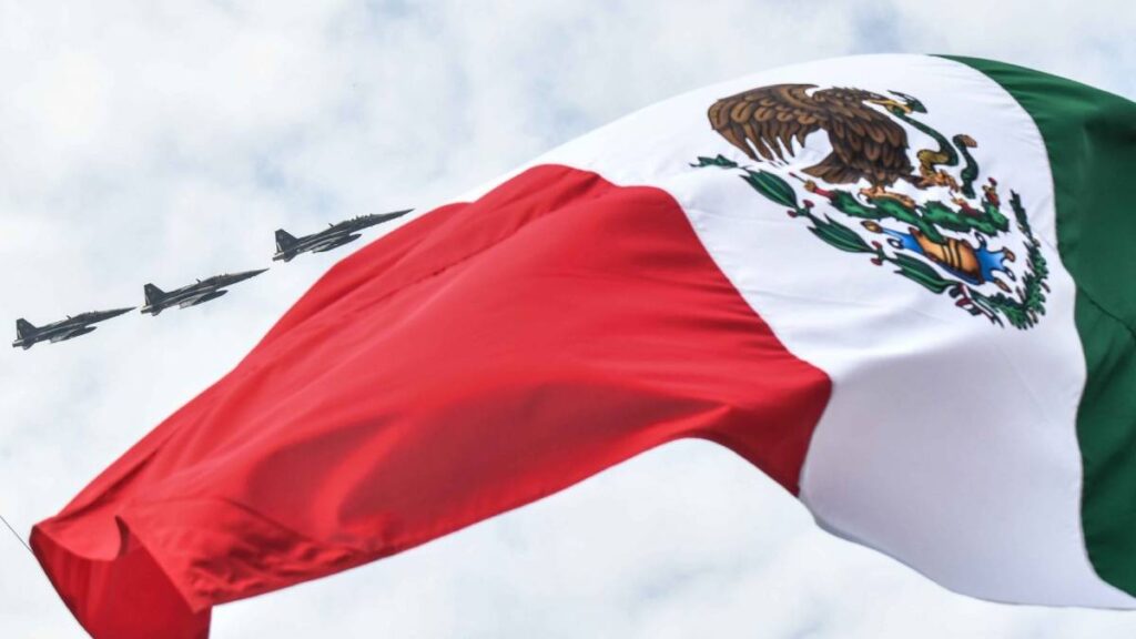 Bandera de México aviones de la fuerza aérea de México