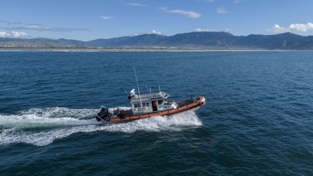 Lancha en el mar