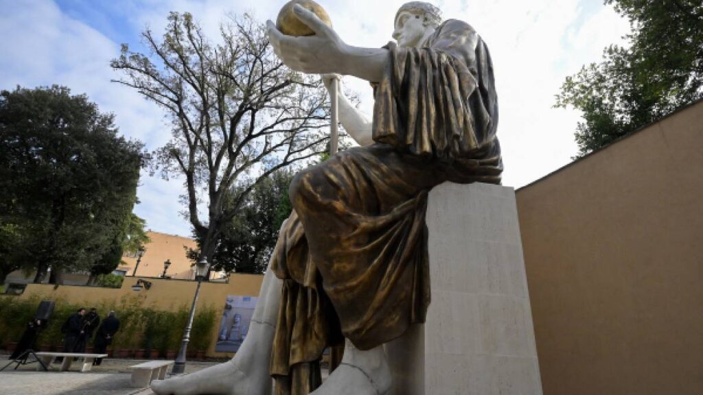 estatua colosal roma Turismo donde se encuentra
