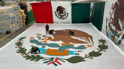 Fábrica donde se confecciona la bandera de México