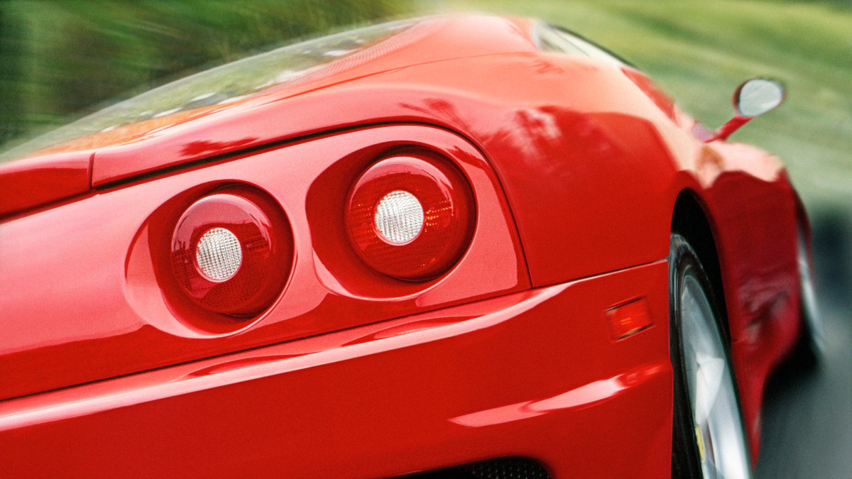 ¿Saldrá con polish? Camión de pasajeros choca con Ferrari en Periférico Sur: así quedó el auto de lujo