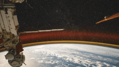 Publican foto de la Tierra desde la Estación Espacial Internacional. ¿Por qué se ve dorada?