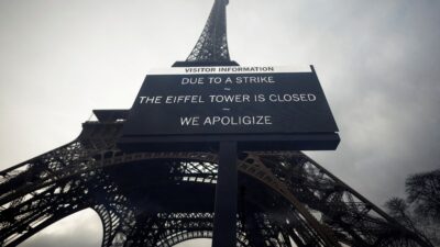 Torre Eiffel en París cierra por trabajadores en huelga