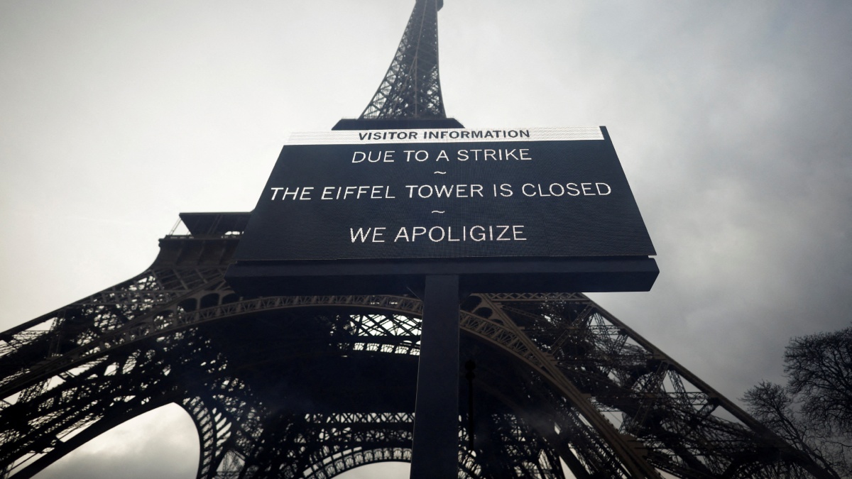 ¿Qué está pasando? Trabajadores cierran la Torre Eiffel en París; impacta en el turismo