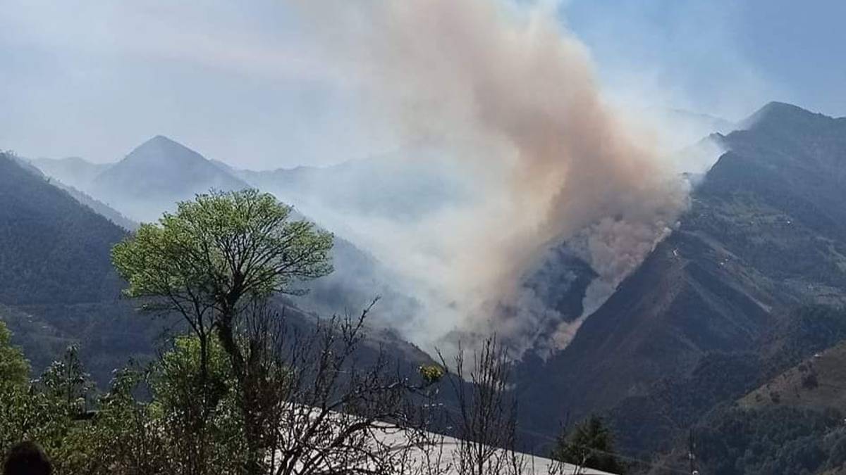 Tres días en llamas: incendio forestal afecta los cerros de Zacatlán, Puebla
