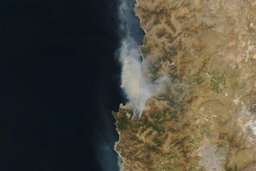 La NASA capturó esta imagen desde el espacio de los incendios en Chile 2024