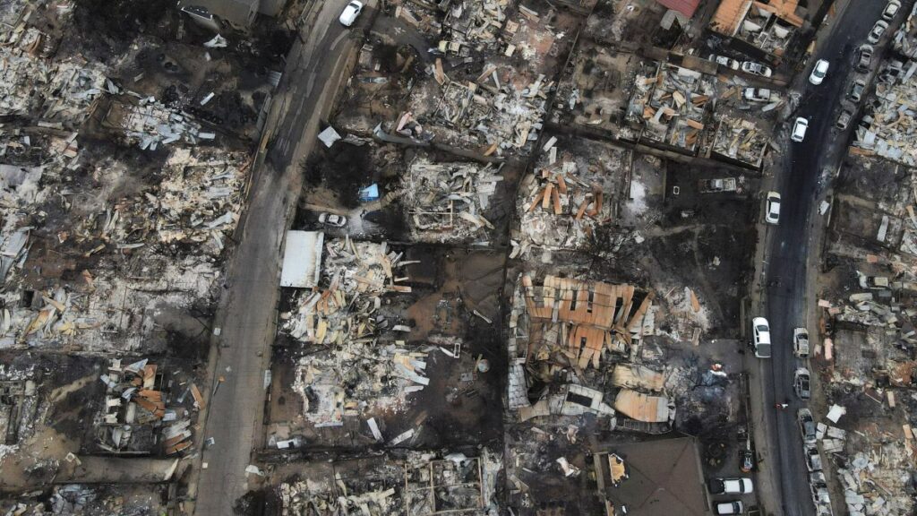 Imagen aérea de la devastación dejada por los incendios en Chile