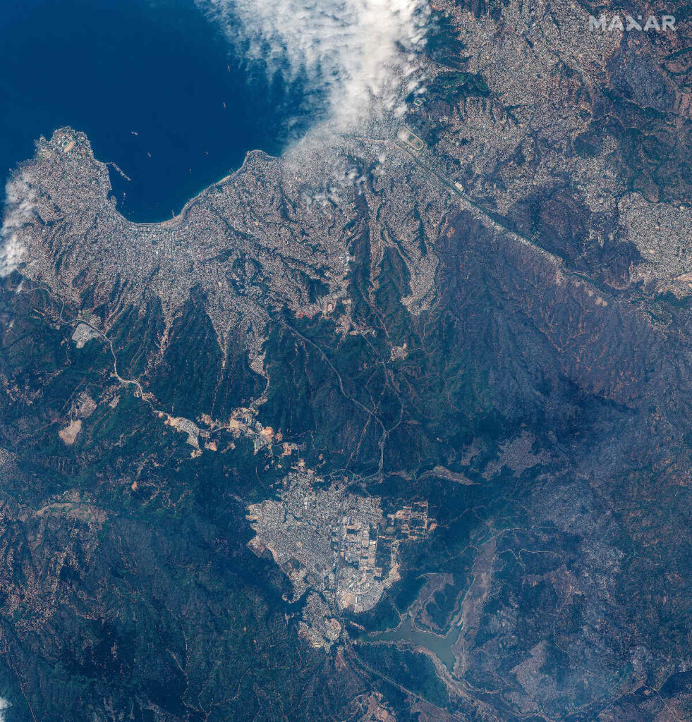 Maxar Technologies también captura el humo de los incendios en Chile desde el espacio