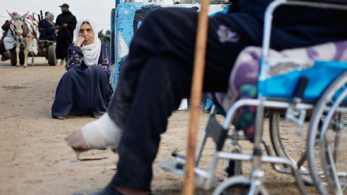 Israel asalta el principal hospital de Gaza y obliga a refugiados a desplazarse