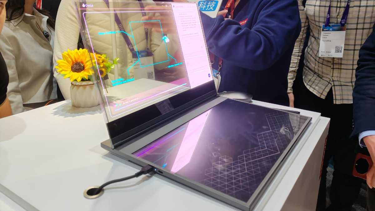 La primera laptop con pantalla transparente sorprende en la MWC 2024: sorprendente video