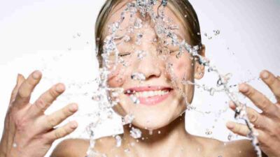 Tips para ahorrar agua en tu rutina de belleza