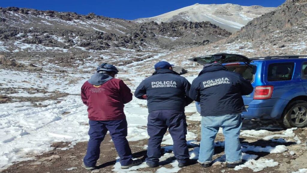 Localizan a tres alpinistas extraviados en el Pico de orizaba