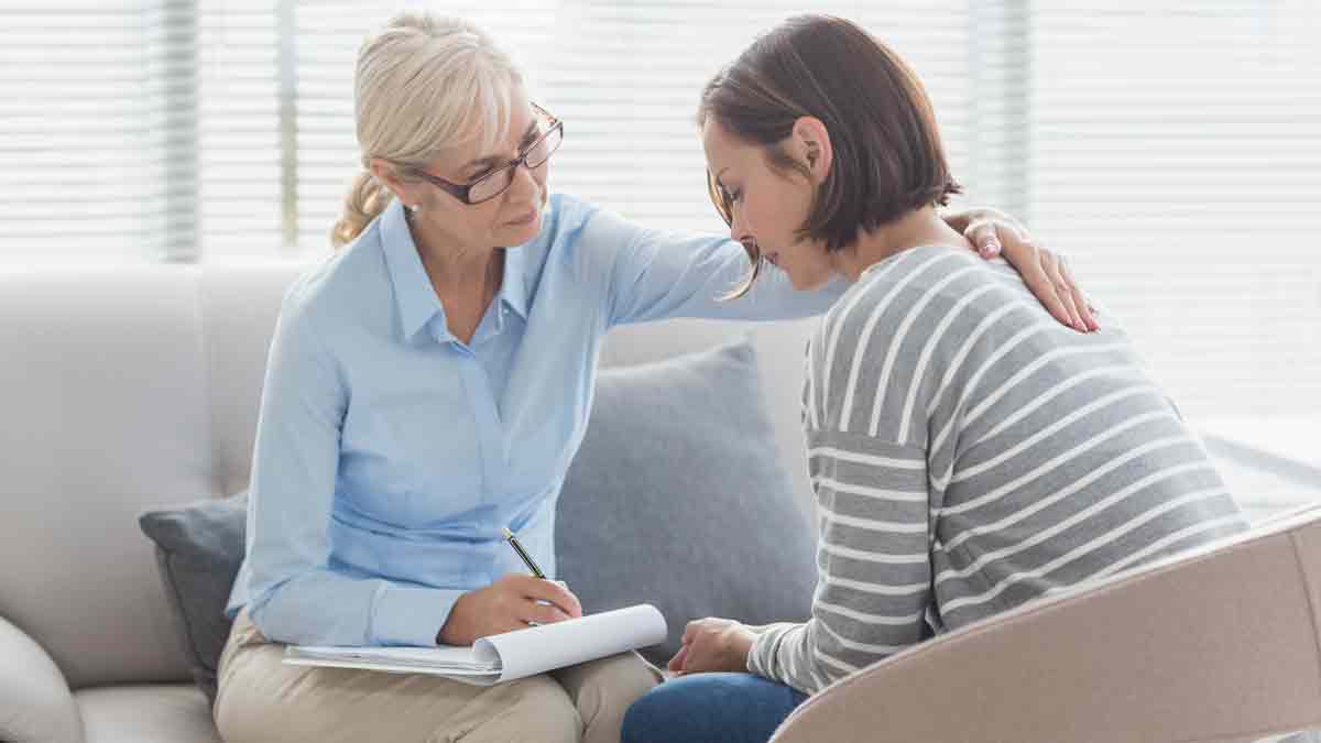 Psicoterapia podría ayudar con los síntomas de la menopausia