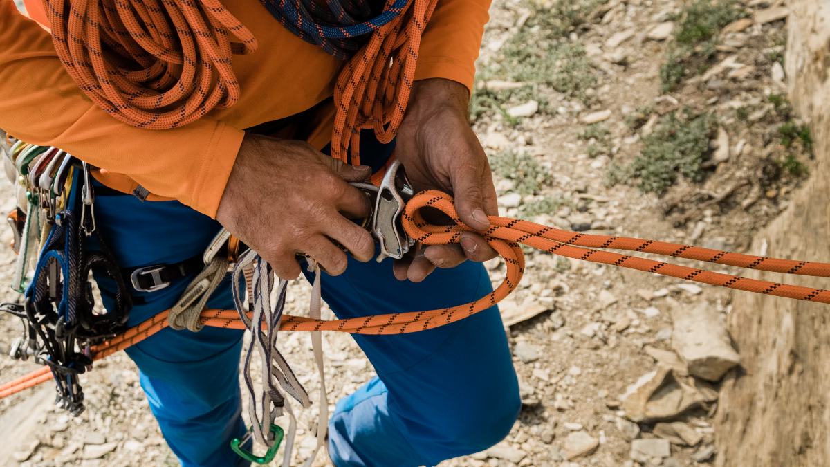 “¡No es cierto!”: senderista cae de un barranco en Moroleón; video muestra cómo se rompió la cuerda