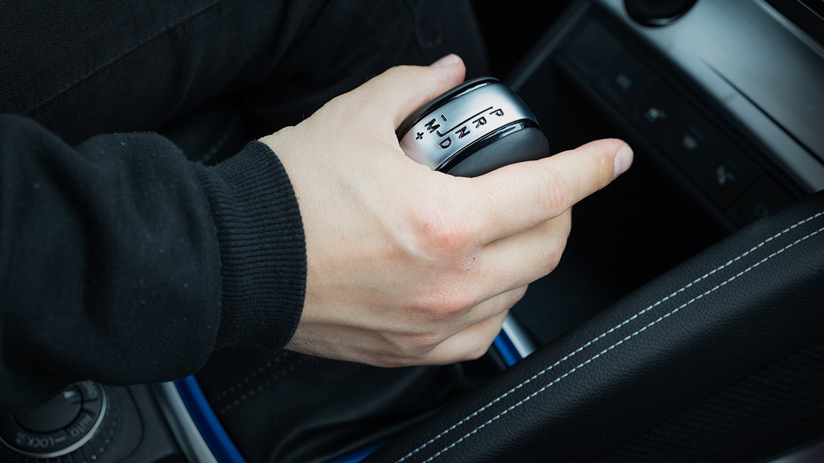 ¿Qué es la posición M de la caja de cambios automática de tu auto y para qué sirve?