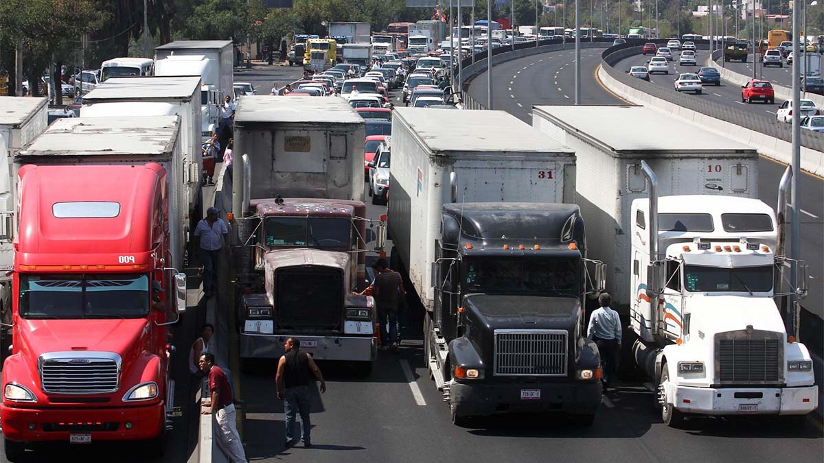 ¡Amenaza sobre ruedas! Transportistas bloquearán estas carreteras de Edomex el 13 de marzo