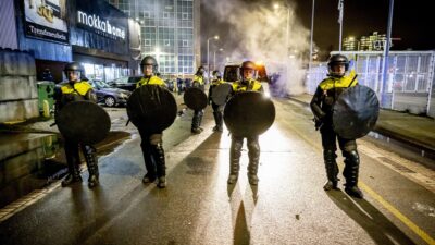 Policías en La Haya