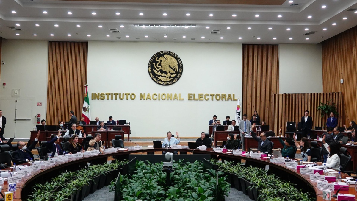 ¿De qué trata la reforma electoral que cambiaría de nombre al INE y desaparecería a plurinominales?
