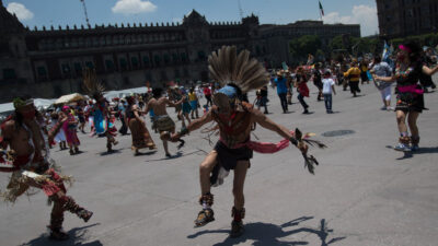 danza masiva en honor a Tláloc en el Zócalo para llenar el Cutzamala