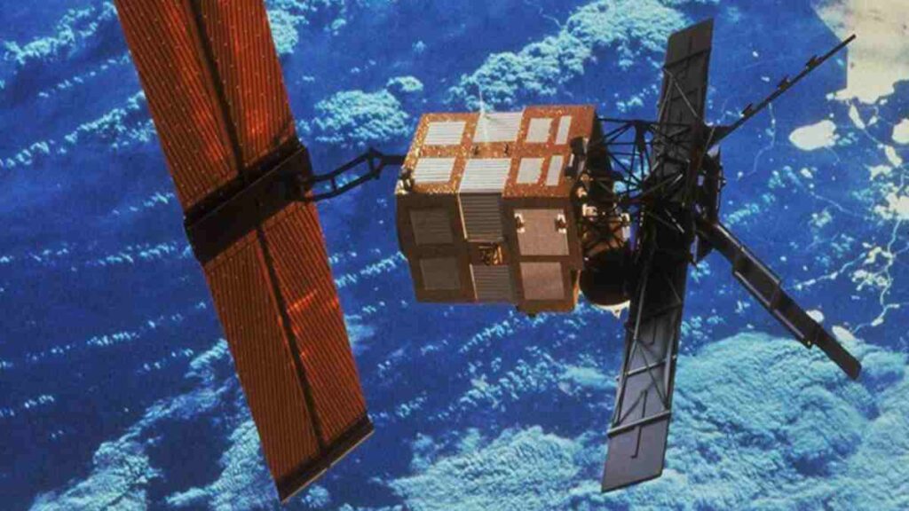 El saélite ERS-2 reingresa a la atmósfera terrestre sobre el Océano Pacífico