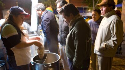 Venta de tamales en una calle de Querétaro