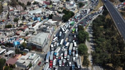Transportistas avanzan en carretera de México durante manifestación