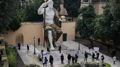 Turismo Roma estatua colosal Constantino