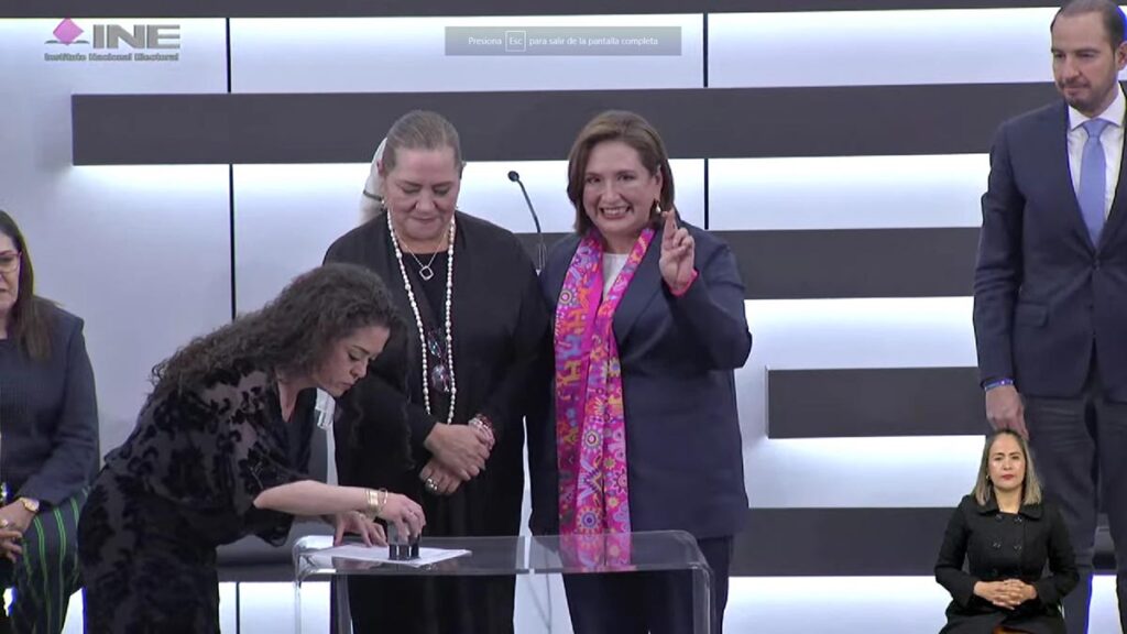 Xóchitl Gálvez se registra ante el INE como candidata presidencial