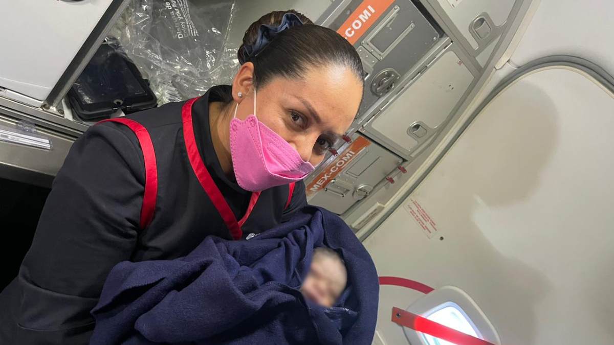¿Tendrá vuelos gratis? Nace bebé en pleno vuelo de CDMX a Ciudad Juárez