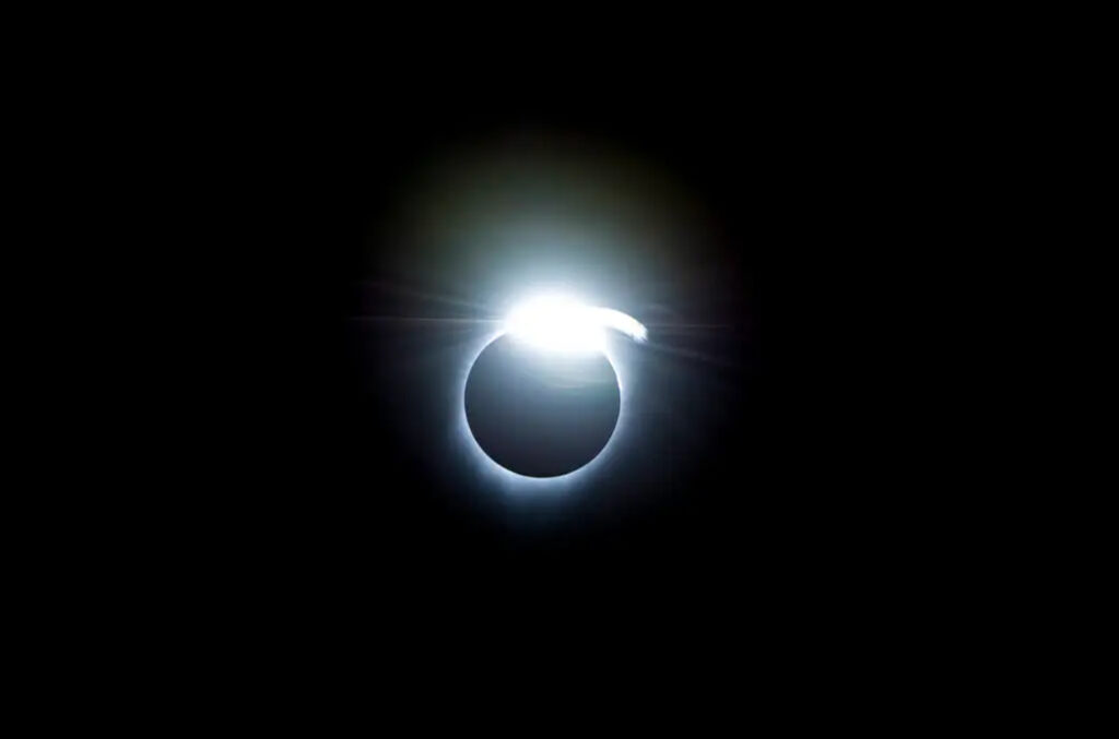 Así se verá el anillo de diamantes durante el eclipse solar