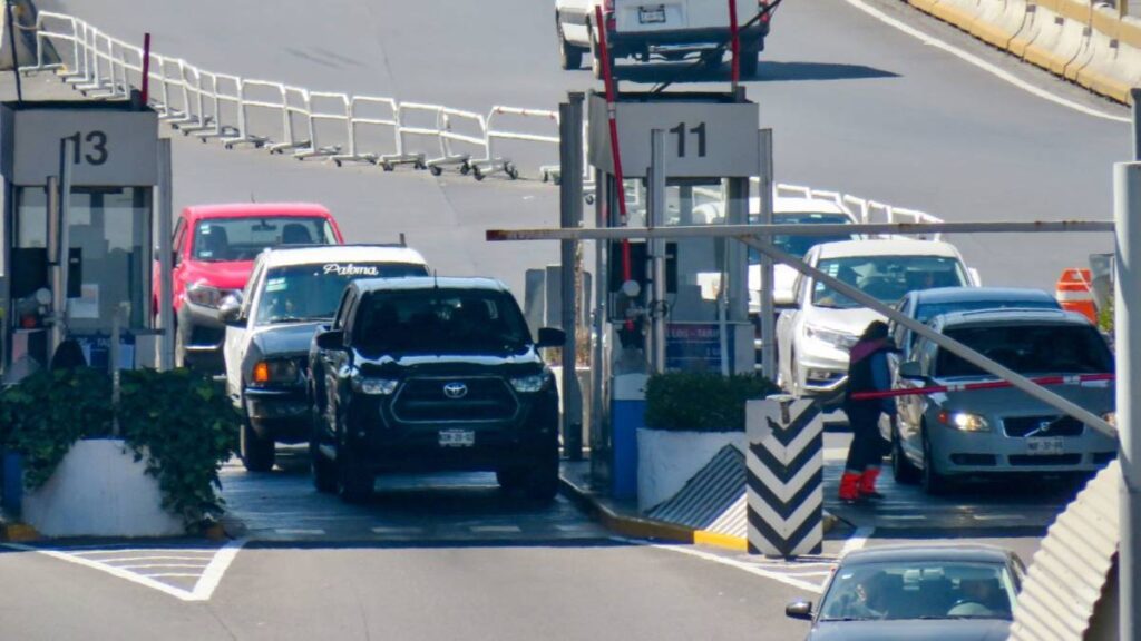 AUTOPISTA MEXICO-TOLUCA TREN INTERURBANO