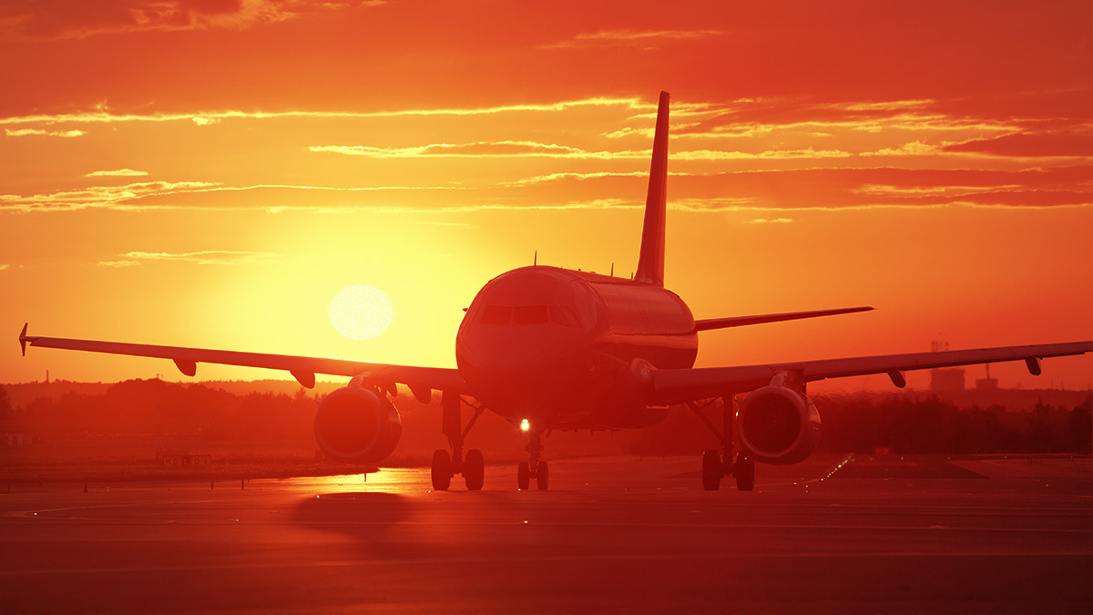 ¿Cómo afecta el calor a los aviones y por qué atrasan los vuelos por esta causa?