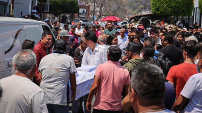 Velan cuerpo de Camila en Taxco