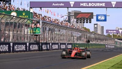 Carro de carreras de Carlos Sainz al momento de ganar el Gran Premio de F1 de Australia