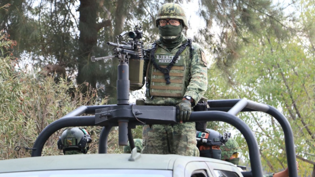 Confirma AMLO muerte de militares por explosión durante patrullaje en Aguililla, Michoacán