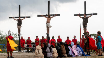 Filipinas crucificados clavos reales