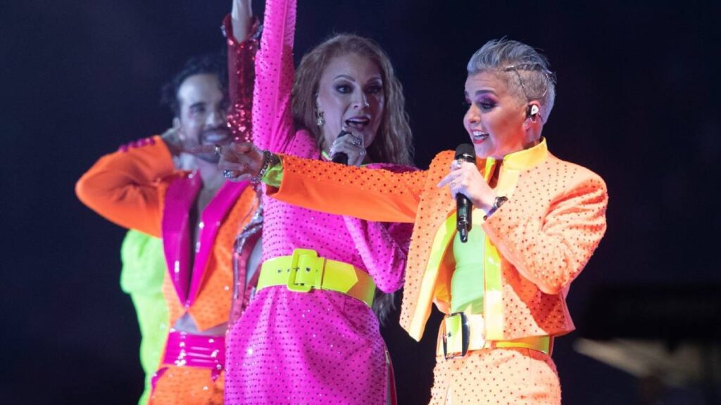 Federica Quijano, de Kabah, criticada por exponer a su hijo con autismo en el escenario 90 pop tour