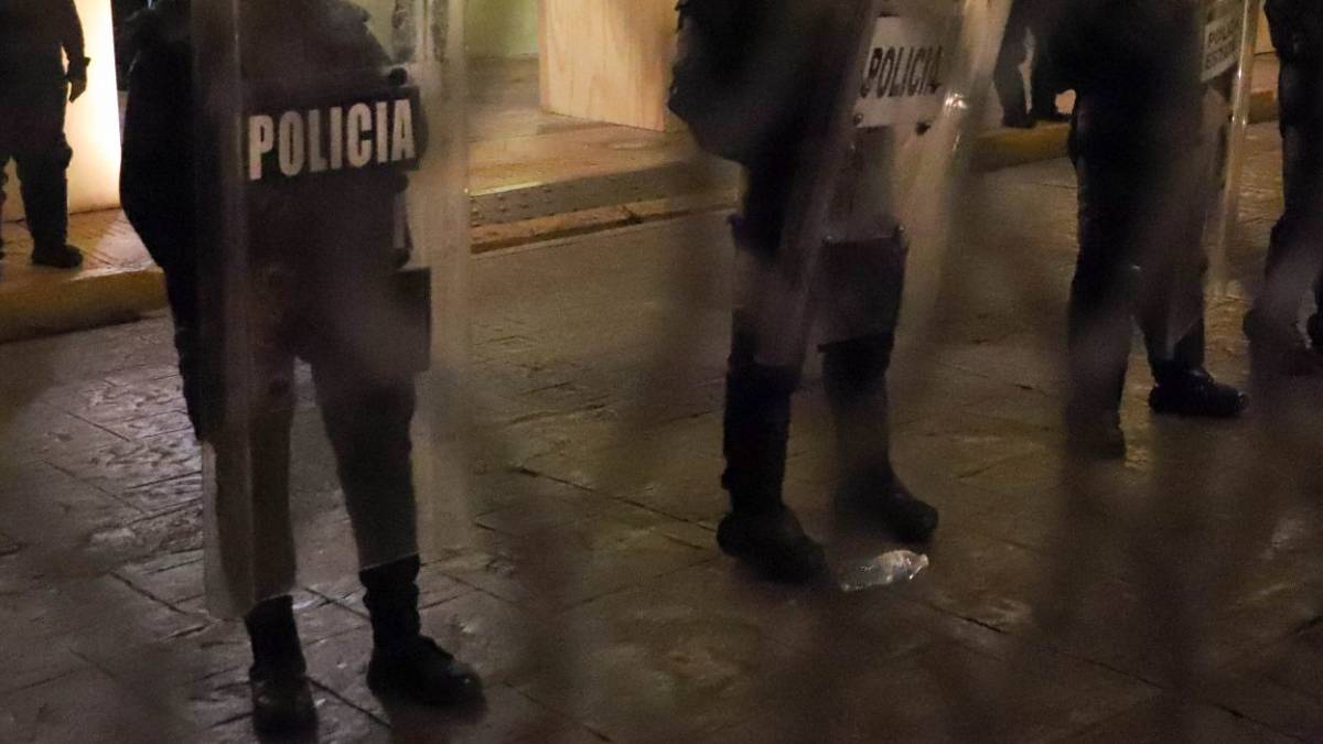 Despiden a subsecretario de seguridad de Colima por uso de gas lacrimógeno en marcha de 8M