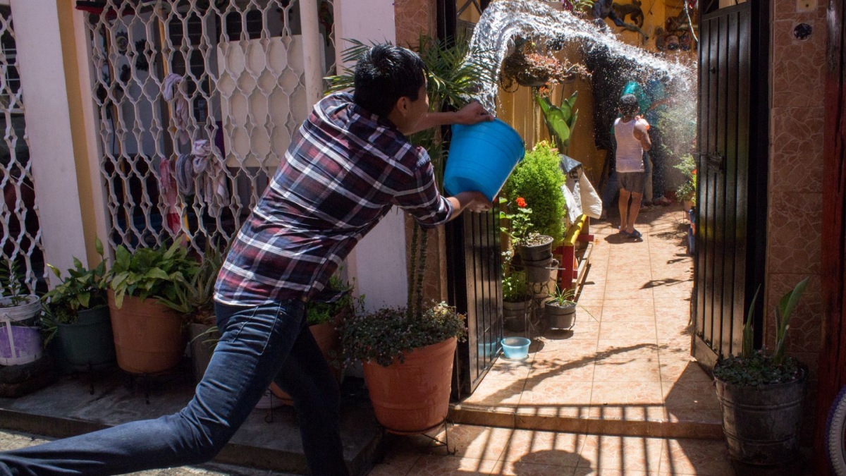 ¡Cuídala! En CDMX, 179 multados por tirar agua en Semana Santa desde 2019