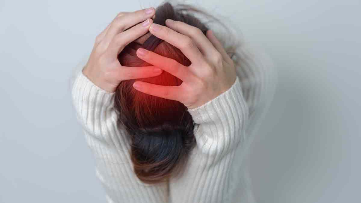 Dolor de cabeza por COVID-19: ¿qué es y por qué puede durar meses?