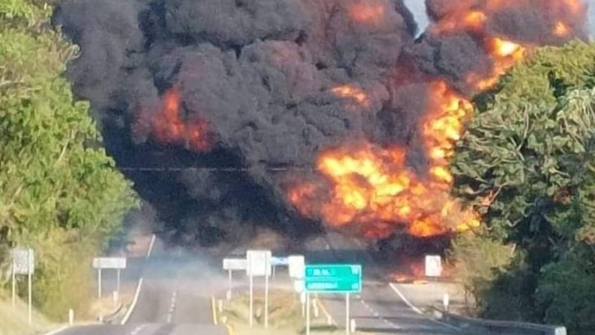 Chiapas, en llamas: explota pipa con combustible en la Tonalá-Pijijiapan