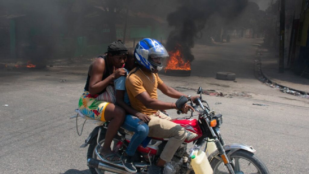 Haiti Cadaveres En Calles Huyen Miles