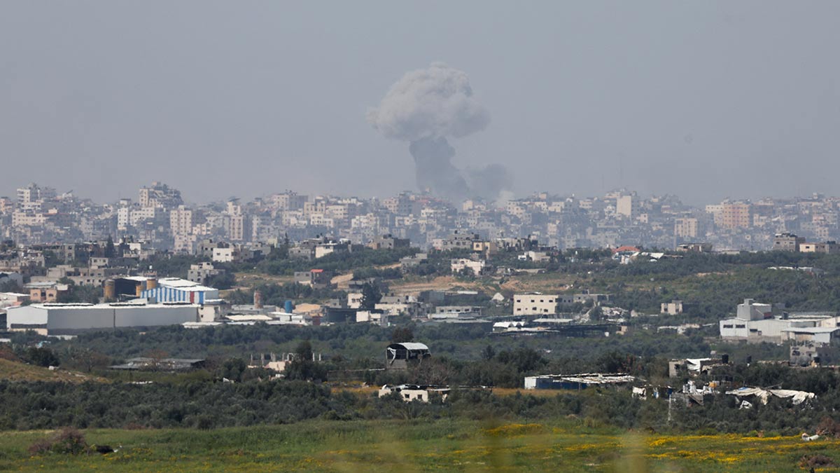 Combates se recrudecen en Gaza en medio de reanudación de las conversaciones para una tregua