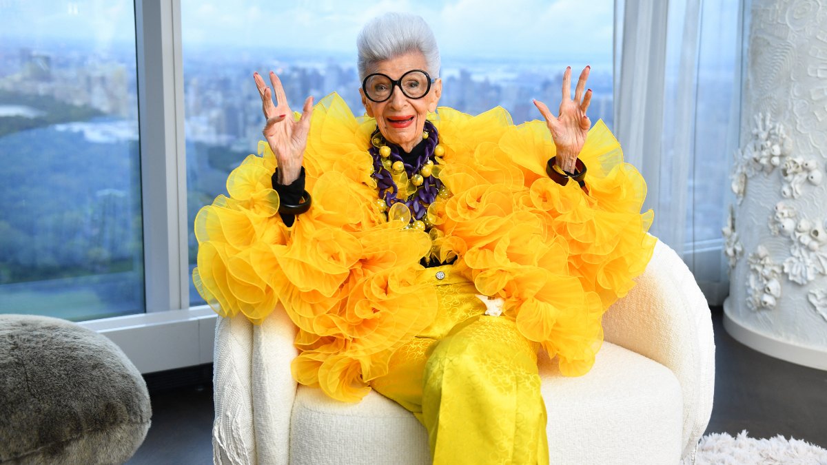 Adiós a la musa de la extravagancia: muere Iris Apfel, diseñadora e ícono de la moda, a los 102 años
